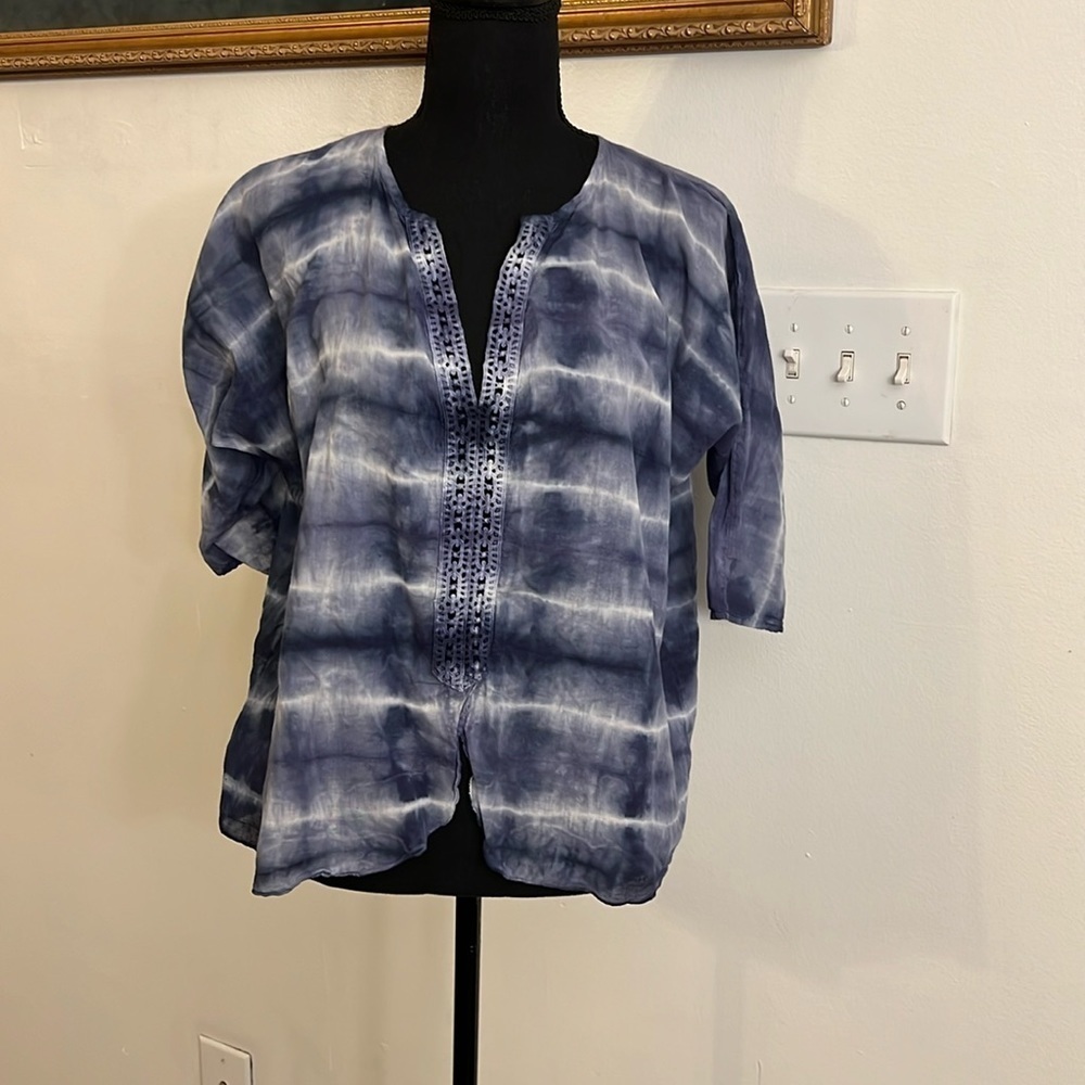 Language Elegant Cotton V-Neck Blouse, Sz. Small.